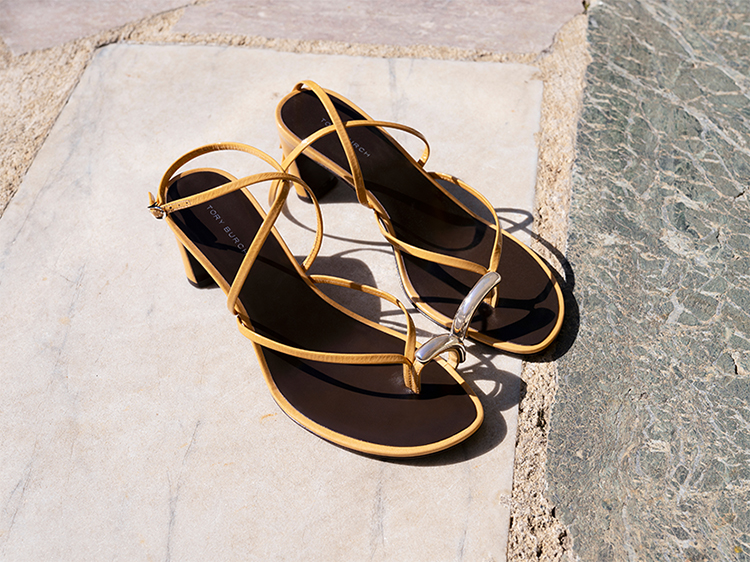 NOVOS SAPATOS E SANDÁLIAS